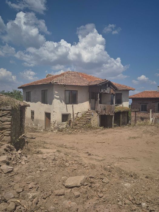 Урегулиран имот с къща в км. Костадинкино с. Брънковци 2367 м2