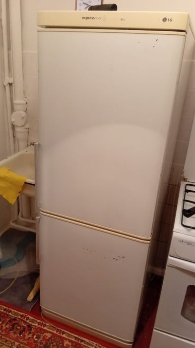 Продам холодильник