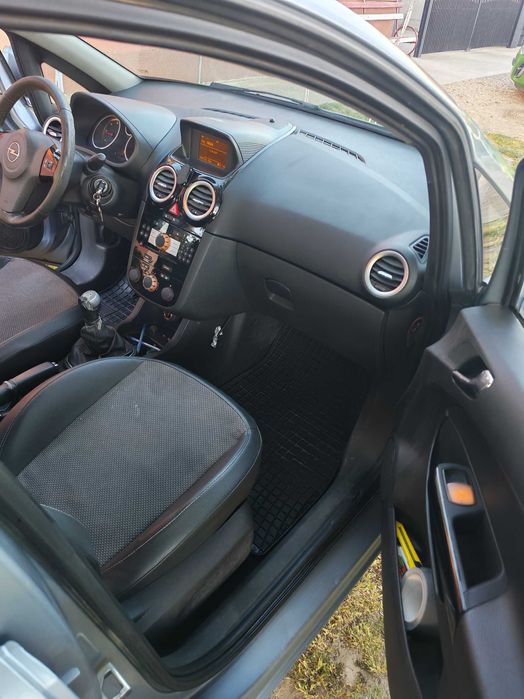 Vând Opel Corsa D