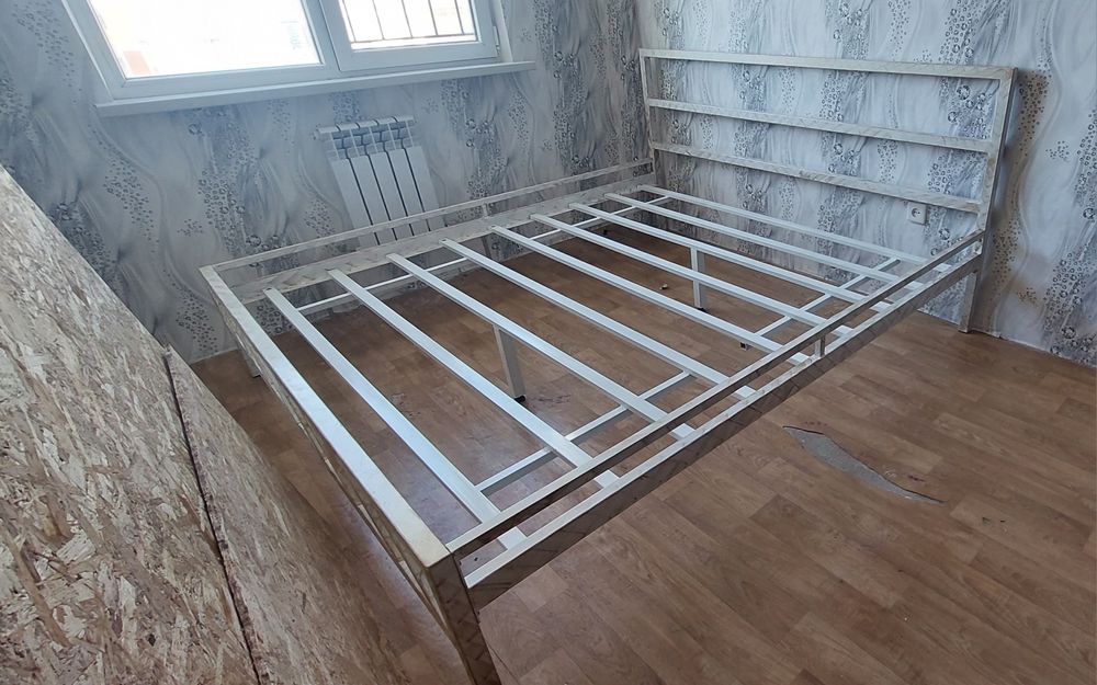Кровать металическая