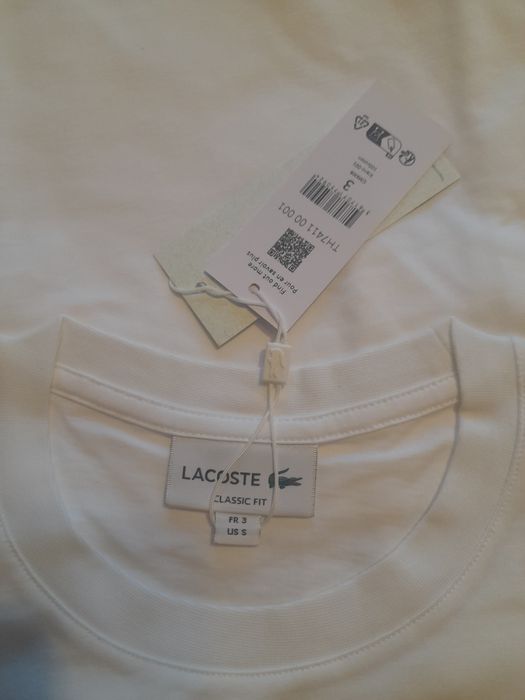Тениска Lacoste.
