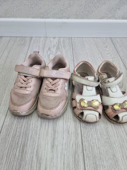 Сандали и кроссовки для девочки