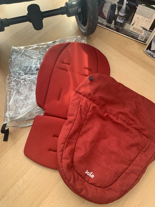 Cărucior Joie Chrome DLX 2 în 1 – Vișiniu – Stare foarte bună