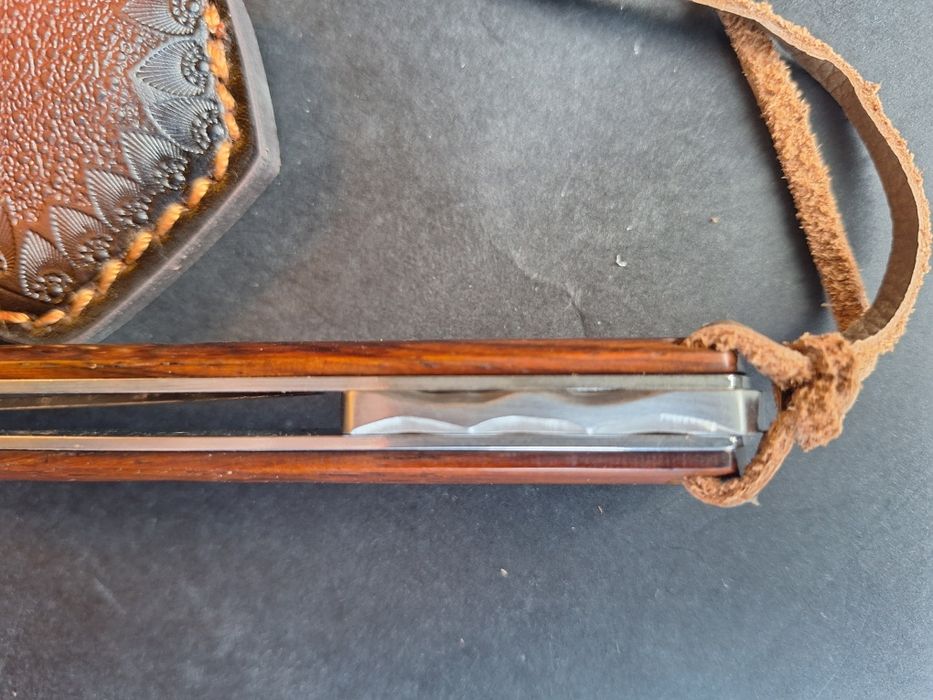 Сгъваем нож-стомана G10 с кожена кания.