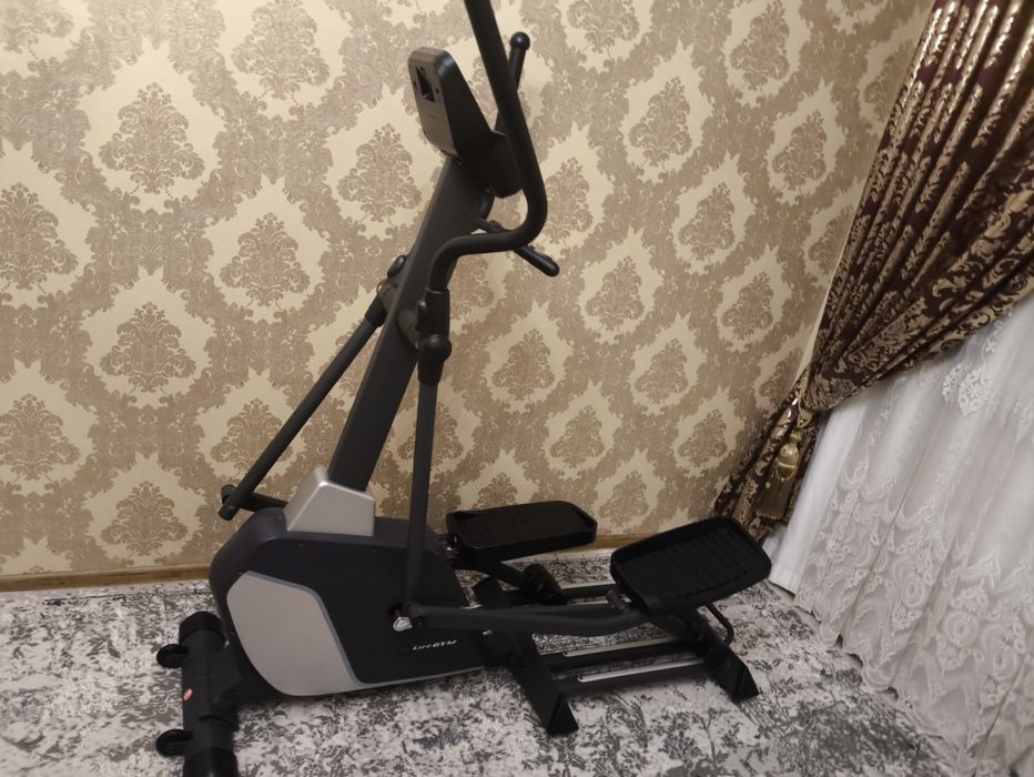 Эллиптический тренажёр Лижа