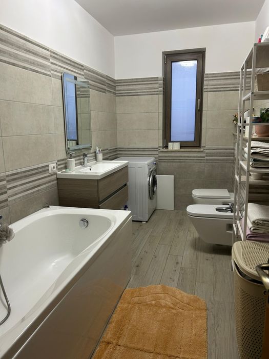 Vând casă noua  zona Castelul de apa