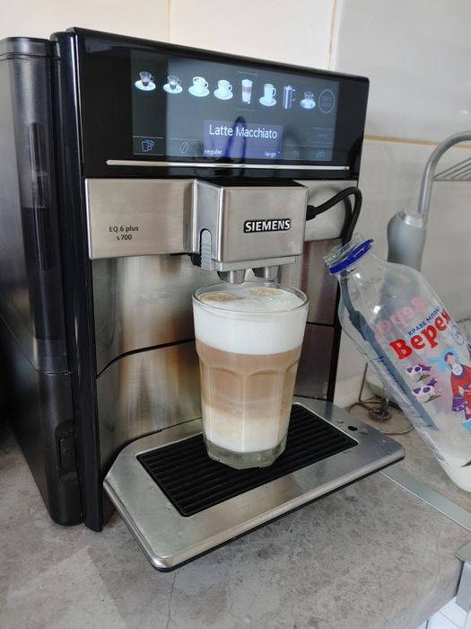 Продавам кафемашина SIEMENS. EQ6 plus S 700