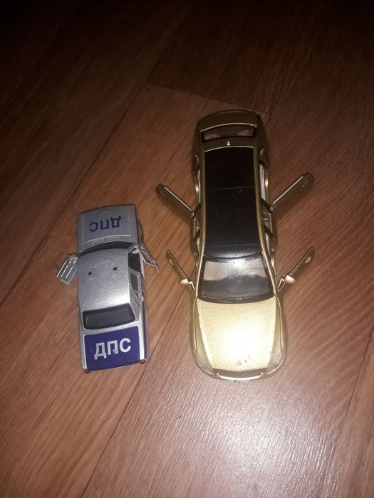 Продам модели машин металлические