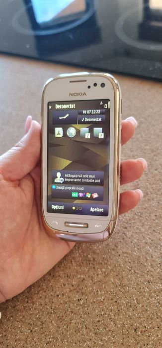 Nokia Oro, ediție limitată, placat cu aur 18K