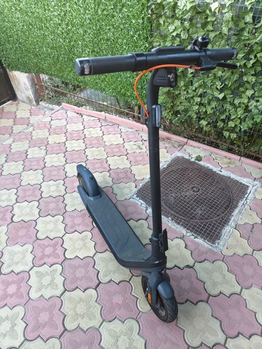 Vând trotineta electrica Ninebot E2 Pro