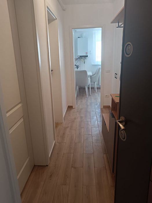 Închiriez apartament 3 camere