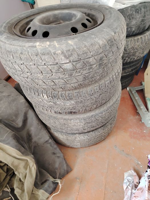 Балондар журiлген