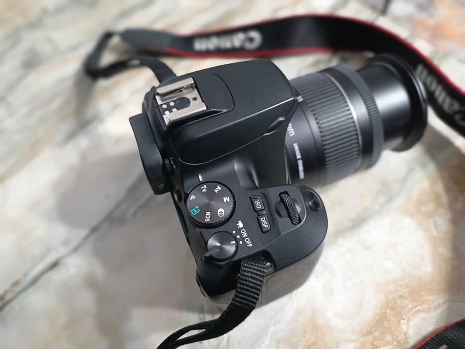 Canon EOS 250D Kit cu Obiectiv EF-S 18-55mm DC Negru - IMPECABIL