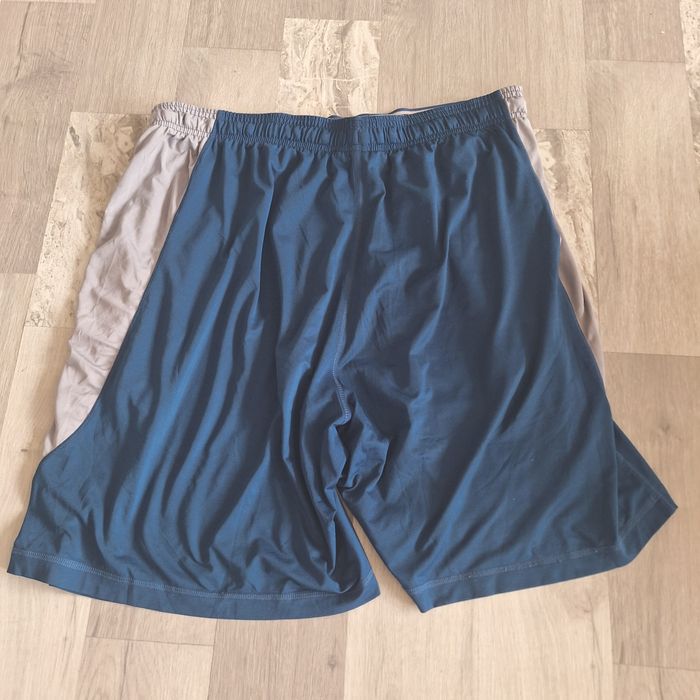 Pantaloni scurți Under Armour mărimea  XL(Extra Large)