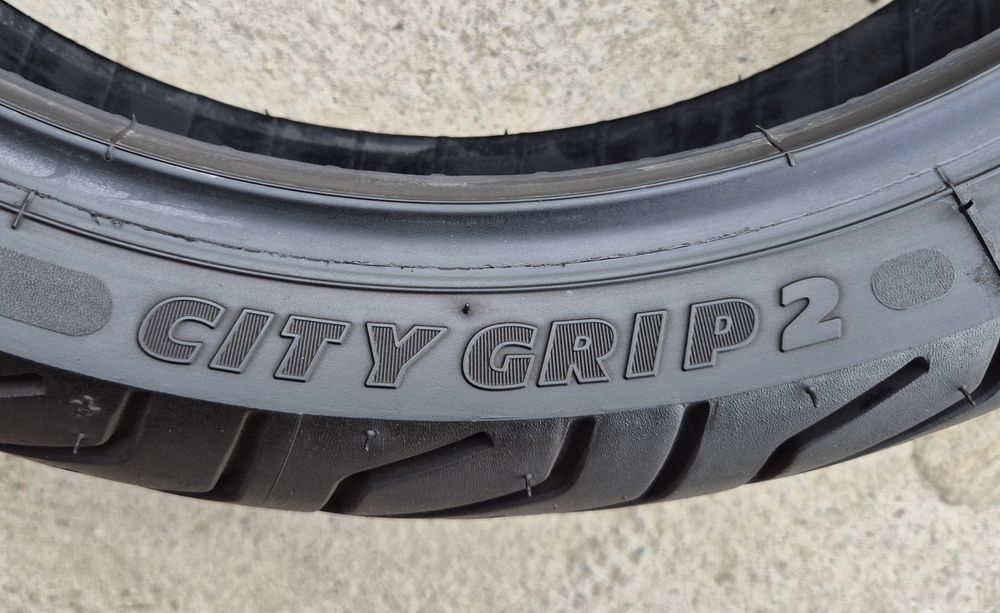 O bucată 120/70 R16 M/C 57S Michelin City Grip 2