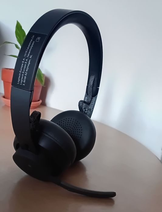 Casti Logitech wireless cu accesorii