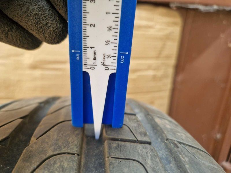 4 Pirelli R17 215/65
летни гуми 
DOT3221