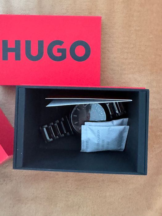 Hugo часовник нов 1530187