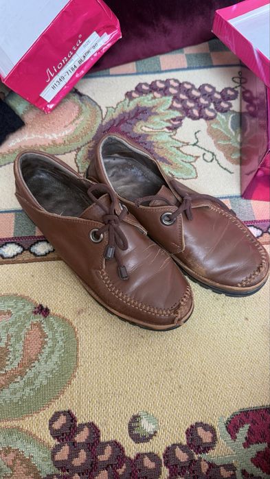 Аяқ киімдер сатылады