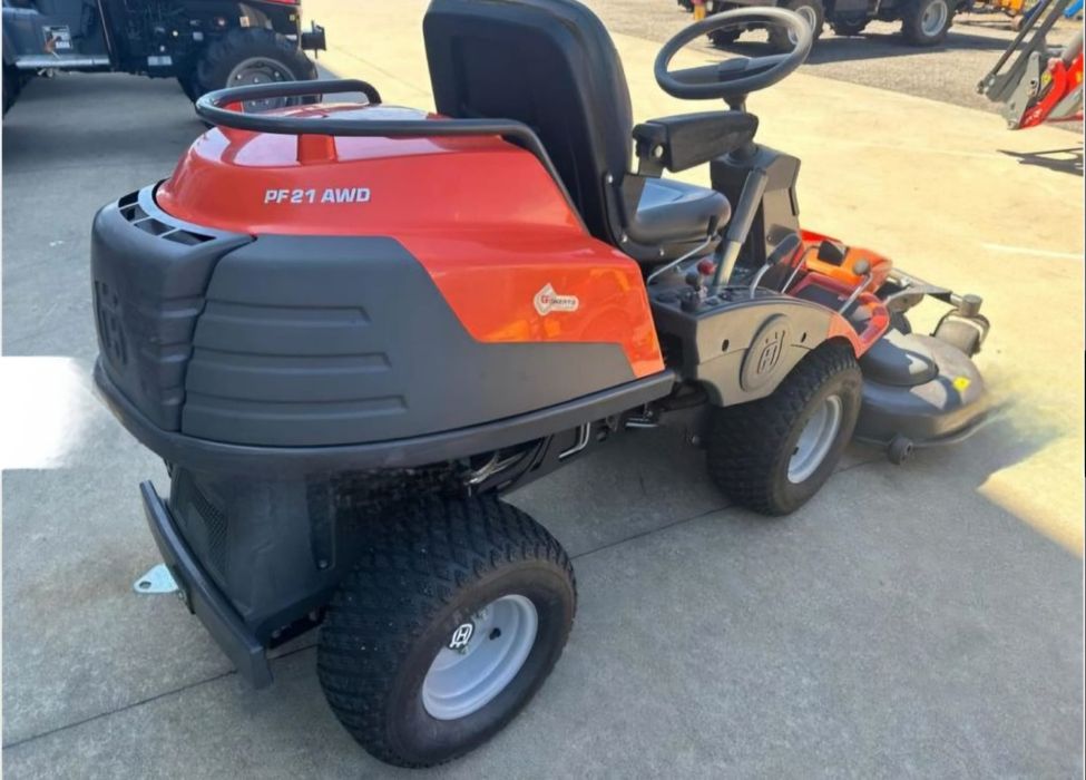 Tractoras Ultra Profesional Husqvarna Rider 4×4 Kawasaki 21 cp comercial 3 cutite Hidraulic Lama zăpadă 400 kg impecabil!