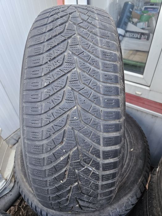 225/60R18 Yokohama