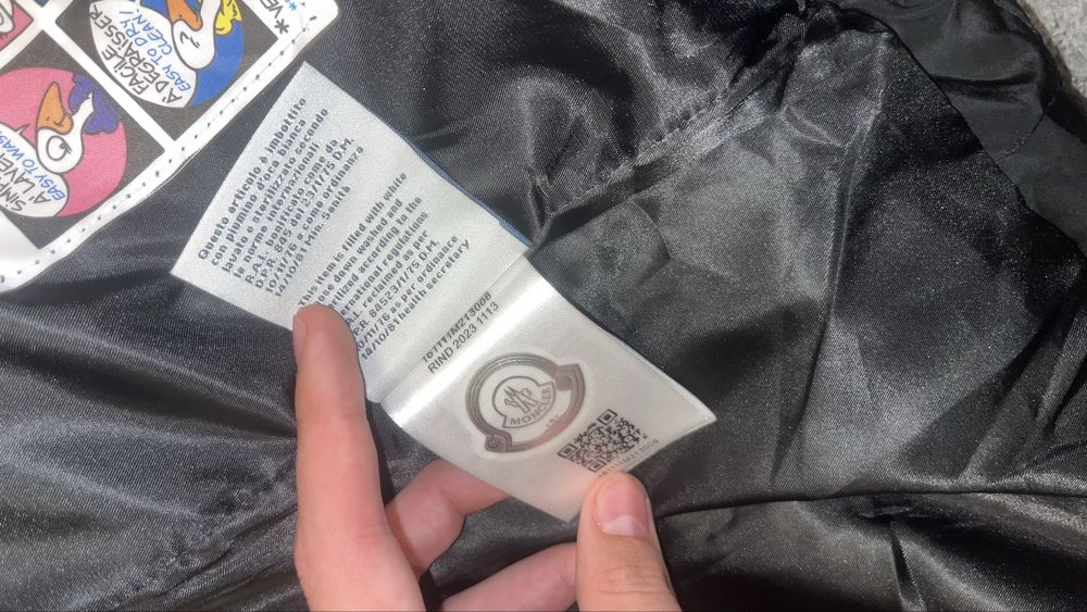 Se vinde geaca moncler