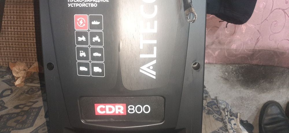 Пусковой зарядний авто