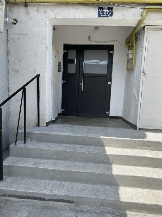 Închirez garsonieră cu centrală proprie, complet mobilată, pe strada Panduri, are două intrări, este situată la parter, Paco în apropiere,loc parcare
