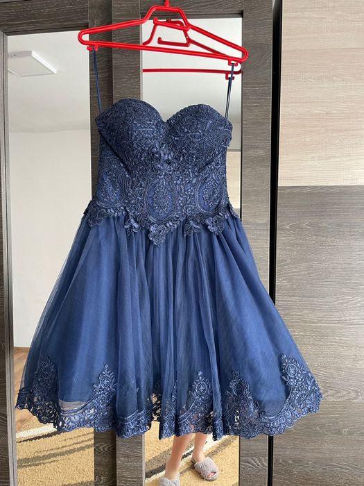 Vând rochie elegantă