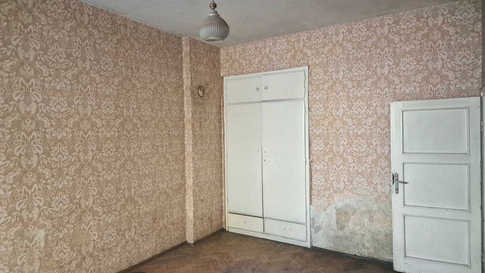 Продава се Тристаен апартамент в София, Център - 74 кв.м за 3379 €/кв.м - Снимка #3