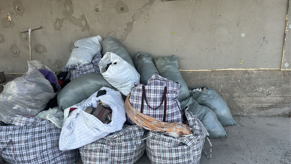 Отдам бесплатно буу вещи