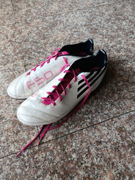 Vând adidas F50 adizero 2010 foarte rari pentru colectionari cu crampoane netocite