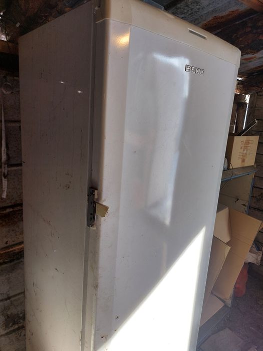 Продам морозильник Беко.