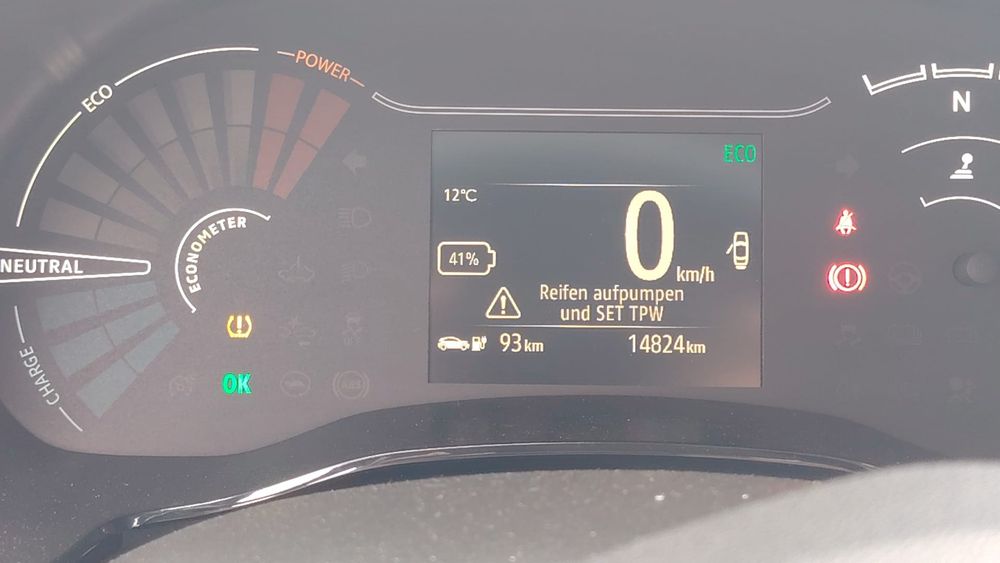 Vând Dacia Spring avariat an 2023   65 CP varianta extrem import Germania