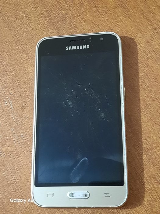 Samsung J1 (2016)
