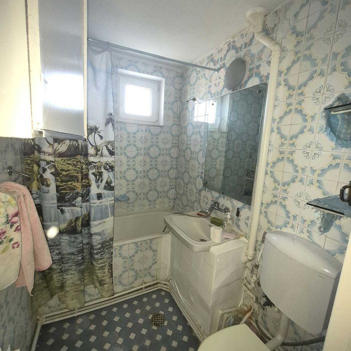 Vand 3 camere decomandat