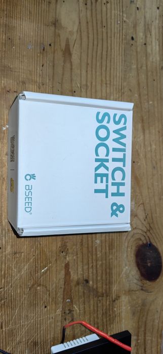 Двоен Контакт с вграден USB портове чисто нови... черни.