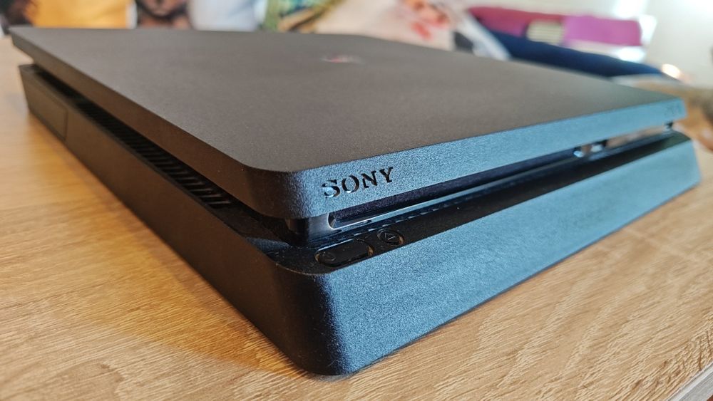Playstation 4 slim edition