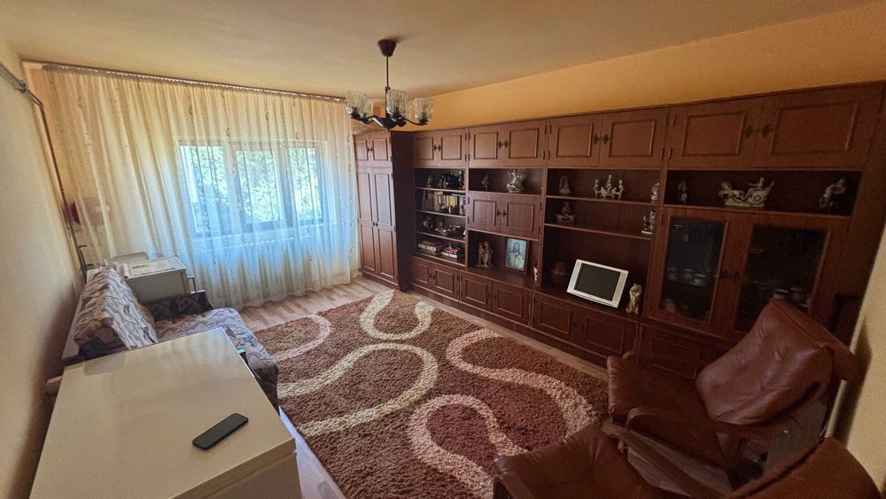 Apartament 3 camere in bloc vila 2 etaje, zona excelenta, decomandat, 2 bai, cu panorama unica