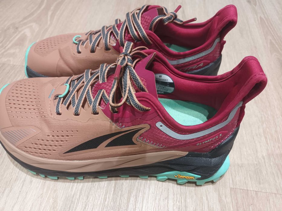 Altra Olimpus 5 маратонки за бягане