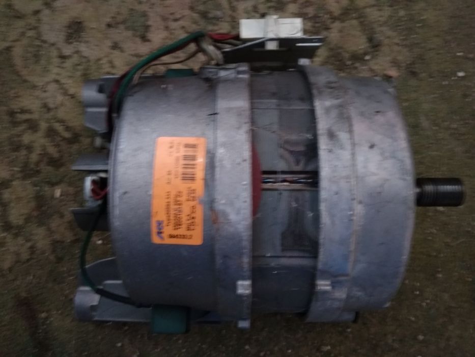 Indsit пералня на части