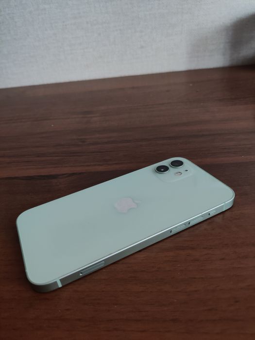 Продам Iphone 12