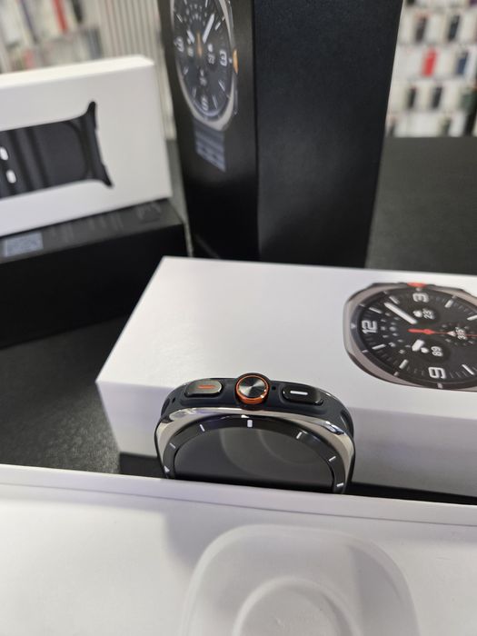 Samsung Watch Ultra / Titanium Silver/Black / DeluxGSM