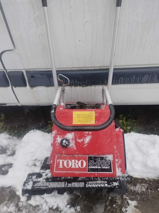 Бензинов снегорин Toro