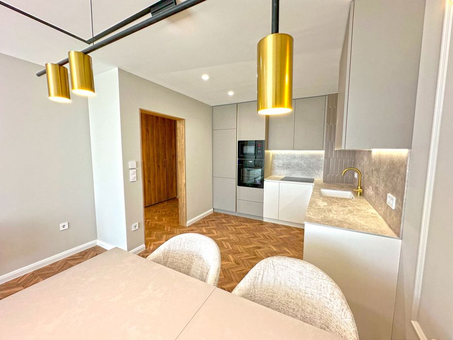 Продава се Тристаен апартамент в София, Младост 4 - 107 кв.м за 3272 €/кв.м - Снимка #2