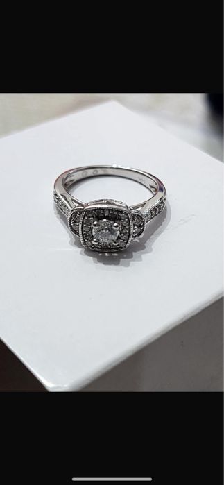 Продам бриллантовое кольцо