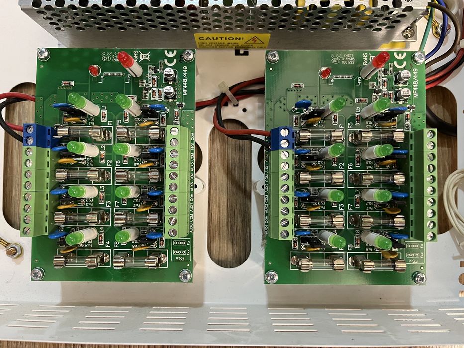 Sursa de alimentare, pana la 16 camere, 12V/8A/16 x 0,5 A