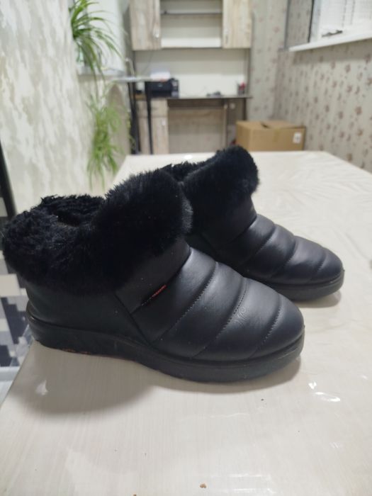 Теплые меховые ботинки - угги