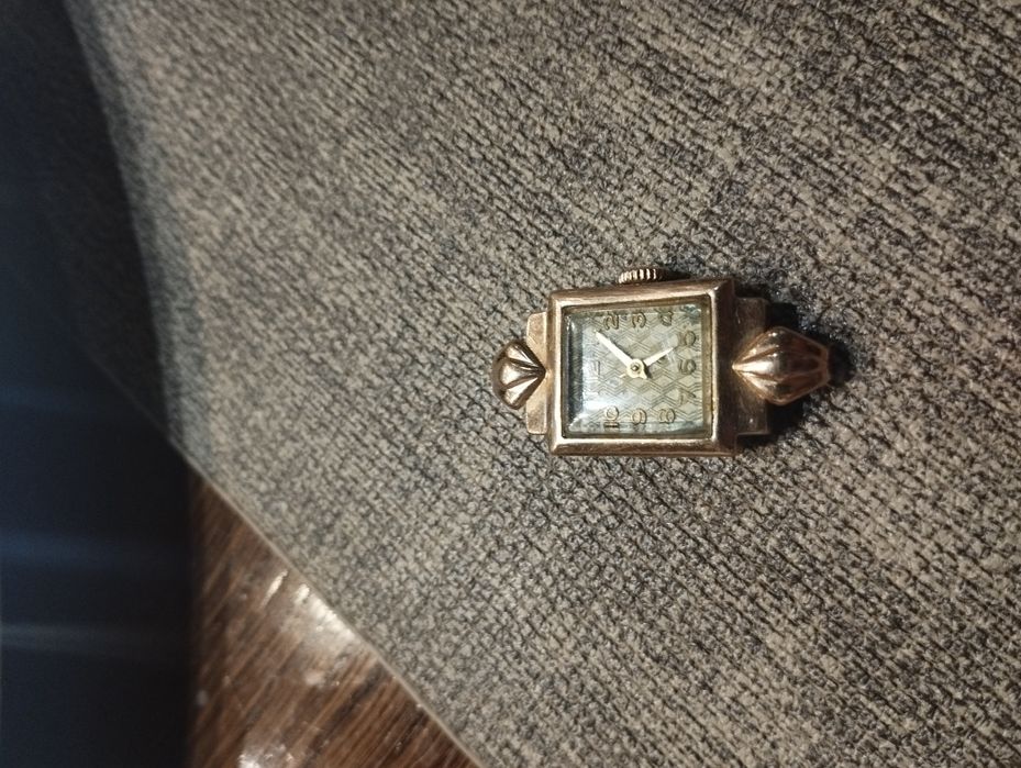 Золотые часы женские