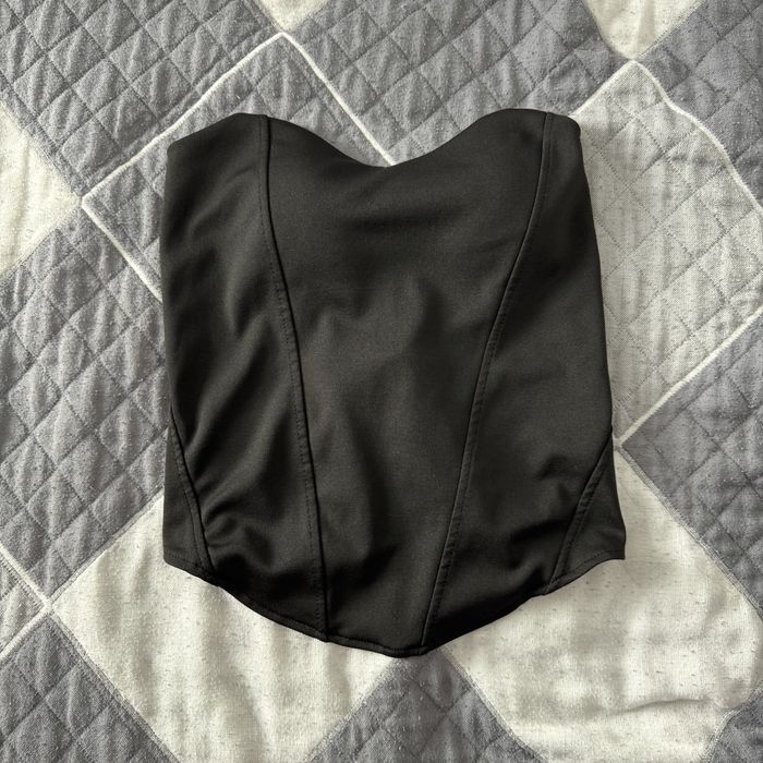 Черный корсет на замке